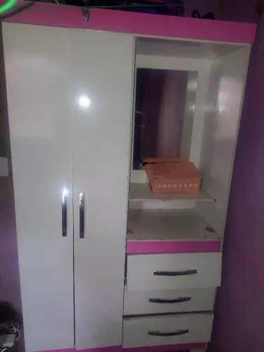 Guarda roupa pequeno