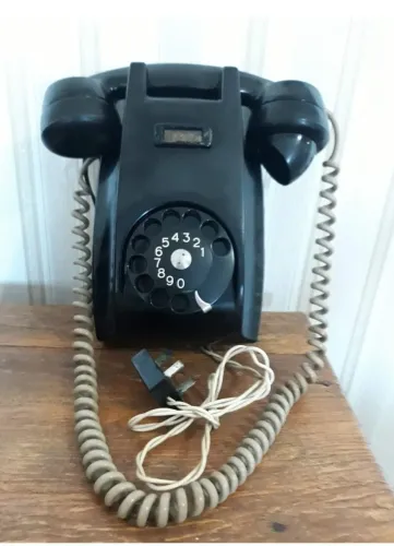 Telefone antigo de parede