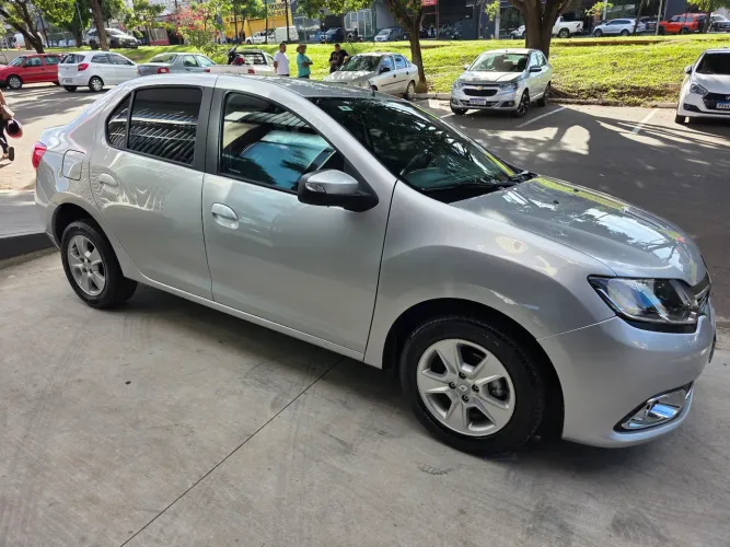 Renault Logan Dynamique Hi-flex 1.6 8V 4P 2015
