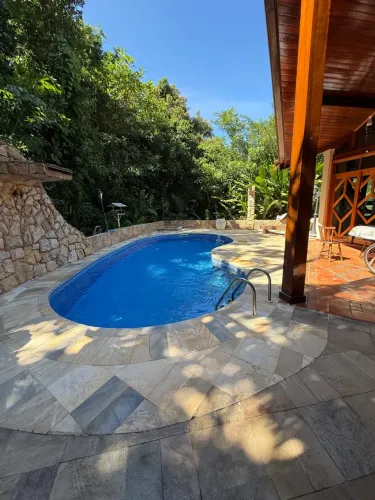 Guaratuba - Bertioga - lado da praia Sobrado com 4 suites piscina