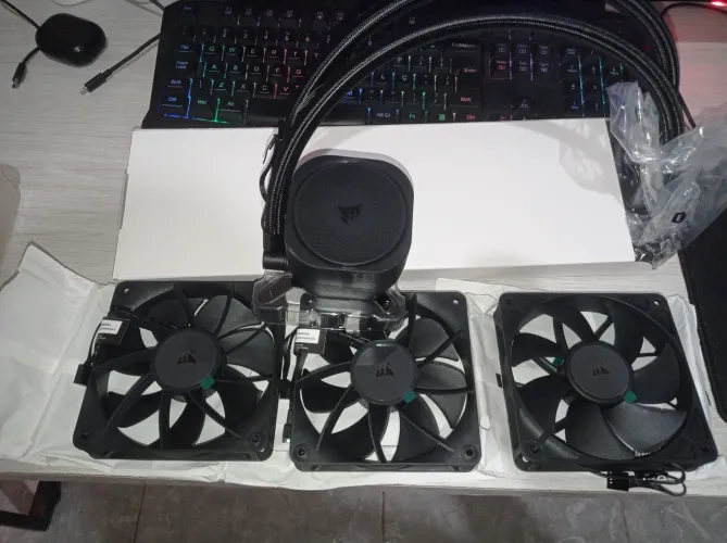 Water cooler da Corsair Nautilus 360mm novo.