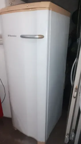 Freezer vertical Eletrolux 
