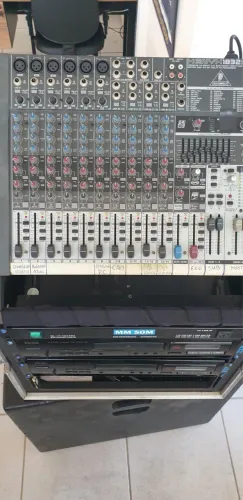 Mesa de som Xenyx 1832fx + CD + Rack