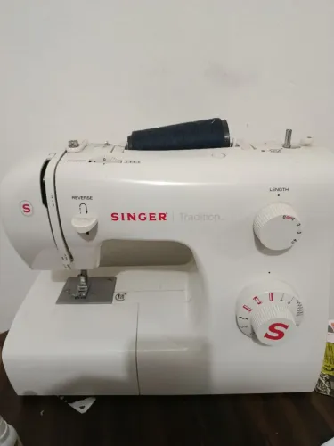 Máquina de costura Singer tradition