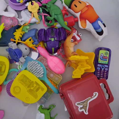 kit de brinquedos diversos (51 itens) usados