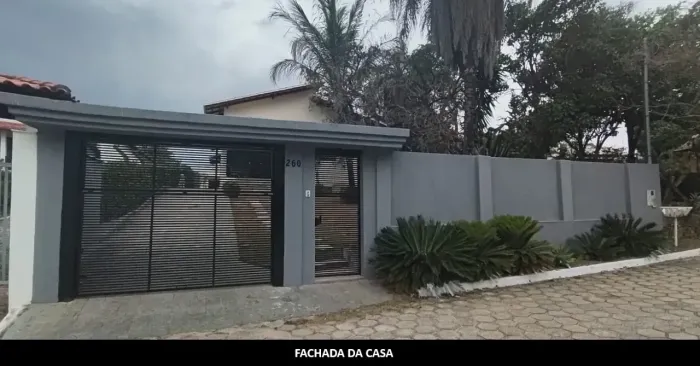 Linda casa no Condomínio Vale do Ouro