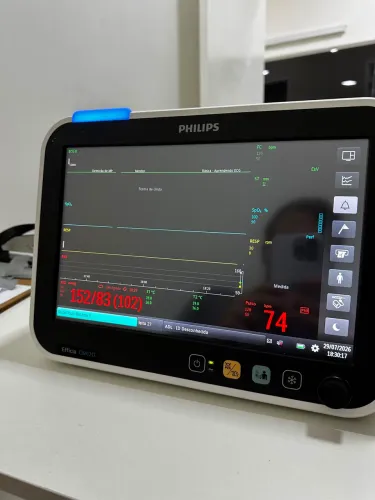 Monitor Multiparamétrico Philips Efficia CM120 - Seminovo em Excelente Estado