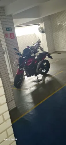 Fz25 zera 2 pneus diablo rosso 2 novos a moto ta excelente