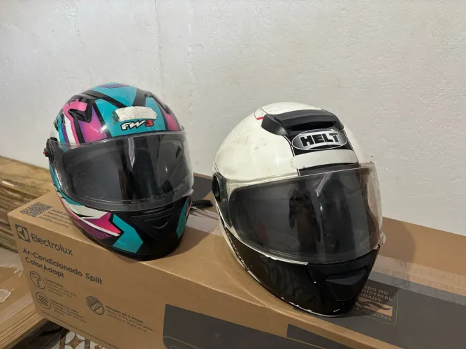 2 capacetes