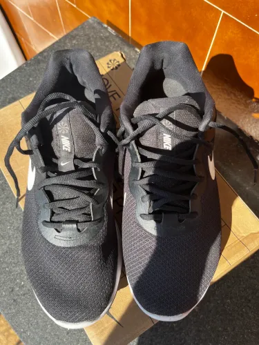 NIKE ACADEMIA TAM 41
