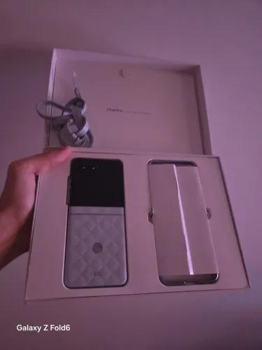 Motorola Razr 60 Crystal Swarovisk caixa exclusiva e completa