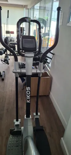 Elíptico Kikos semi-novo