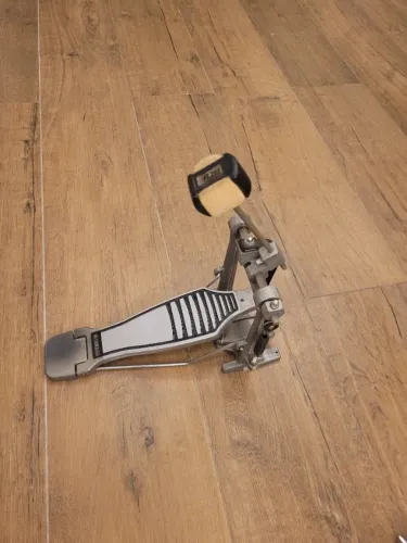 PEDAL DE BUMBO YAMAHA (Yamaha FP6110) COM BATEDOR DA PEARL