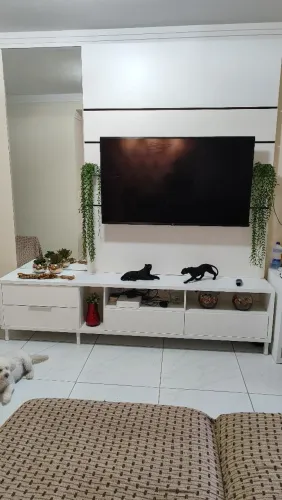 Vendo Estante e mesa de apoio.