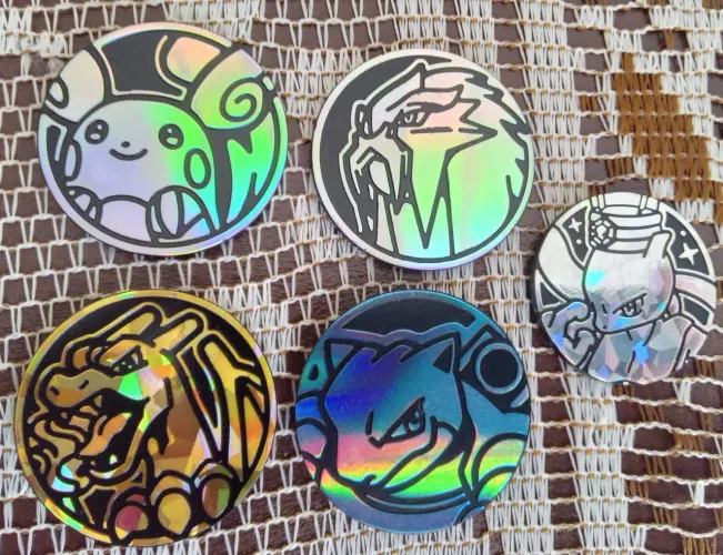 Kit com Cinco moedas Pokémon tcg 
