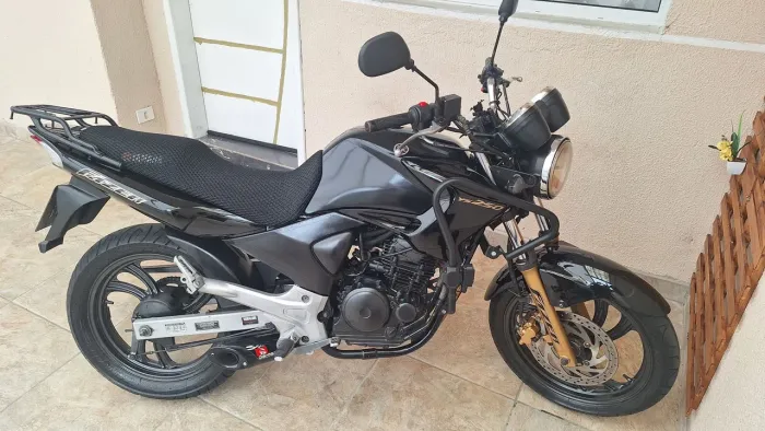 Yamaha Fazer YS 250cc (2007) - Impecável e Completa de Acessórios!