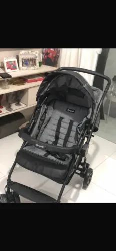 carrinho de bebê e mini berço 