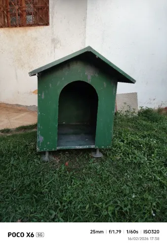 Casa de pet de alumínio.