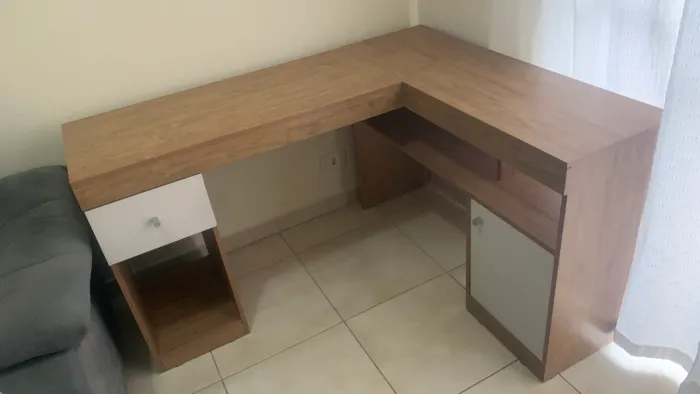 Mesa de canto para home office / escritório