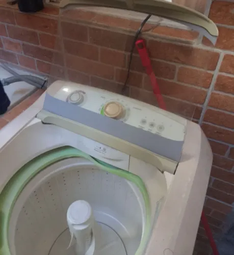 VENDE-SE MÁQUINA
