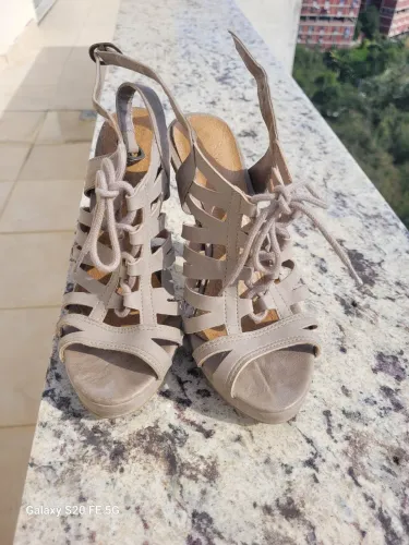 Sandália alta 36