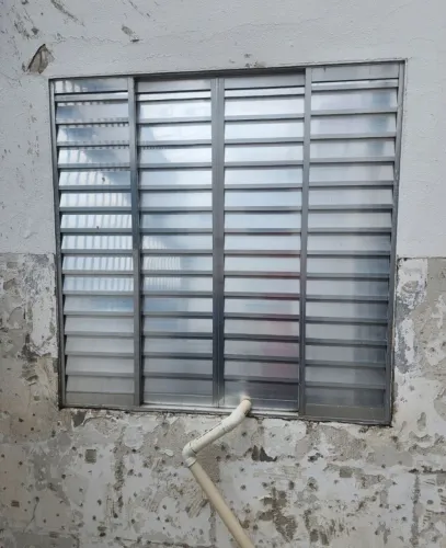 Janelas alumínio com veneziana