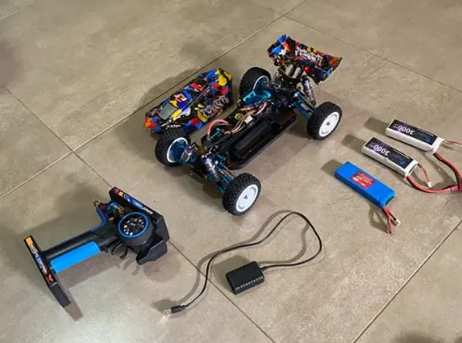 Automodelo WLtoys 124007 Brushless 4x4 1/12 (75 km/h) + 3 Baterias - Completo