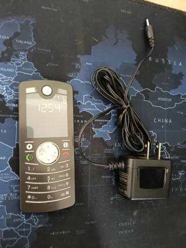 Celular F3 Motorola em perfeito estado.