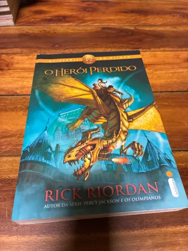 Livro O Herói Perdido.