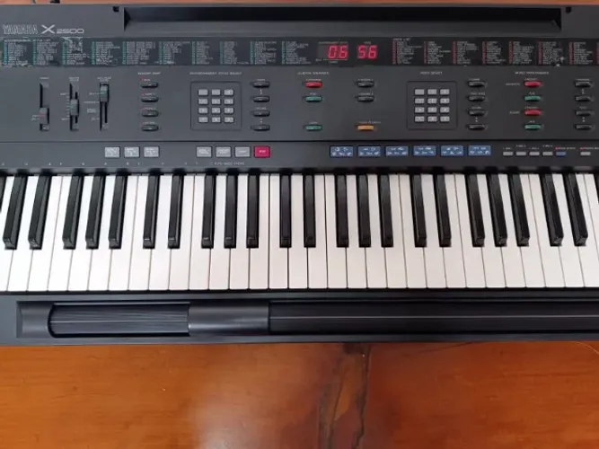 Teclado Yamaha X2500