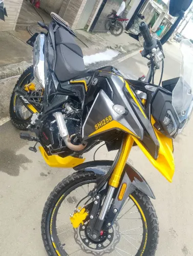 Moto shi250 nova comprada em fevereiro desse ano