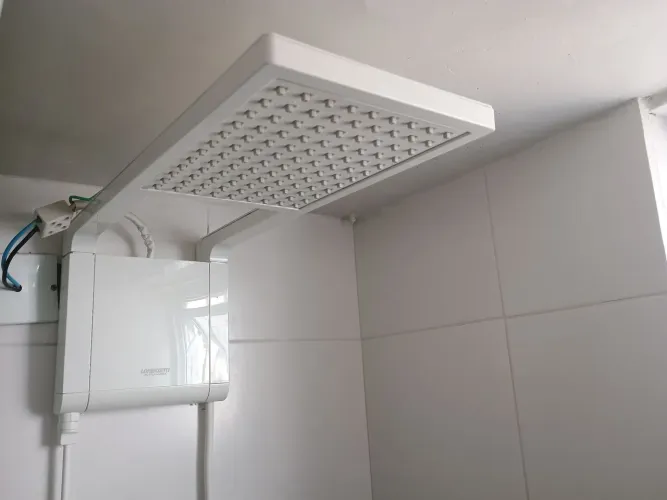 Chuveiro Lorenzetti Acqua Storm Ultra Branco 127V 5500W - Teto Baixo