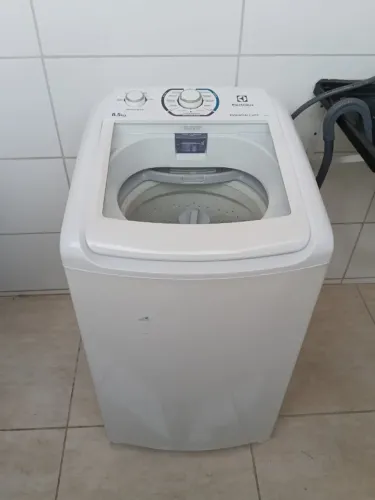MÁQUINA DE LAVAR ELECTROLUX 8,5KG - 2 anos de uso, funcionando perfeitamente.