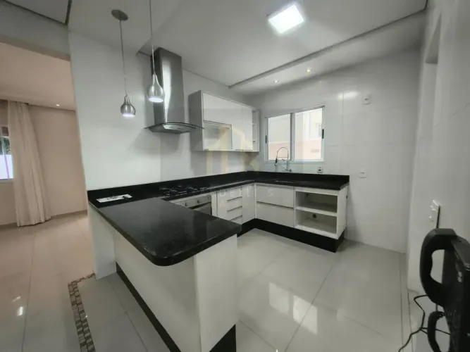 Sobrado para venda com 125 metros quadrados com 3 quartos em Jardim São Pedro - Mogi das C