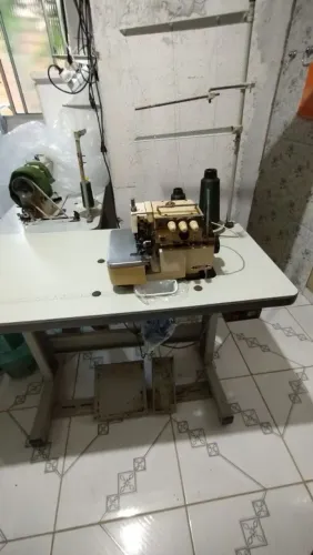 Máquina de costura overloque semi nova, única dona. No precinho!!!