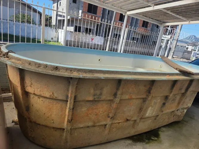 Piscina de fibra usada