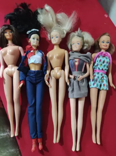 Lote de bonecas Barbie e similar leia a descrição