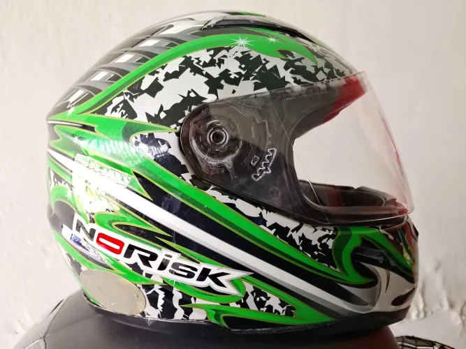 LINDO CAPACETE SEMI NOVO