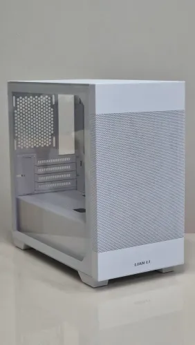 Gabinete Lian Li branco