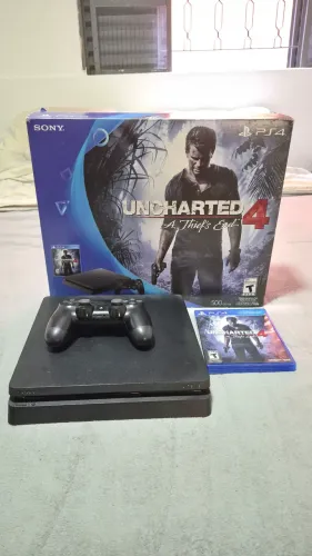 Playstation 4 Slim na caixa
