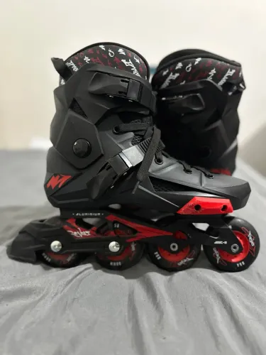 Patins Revolt Traxart Preto/Vermelho C/freio Universal Tam 39/40