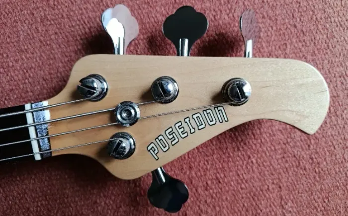 baixo poseidon music man 3eq