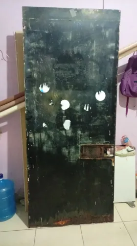 Vendo um portão de ferro