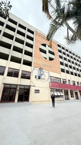 Sala comercial no Centro Comercial de Alphaville, dividida em 4 subsalas, 1 banheiro, copa