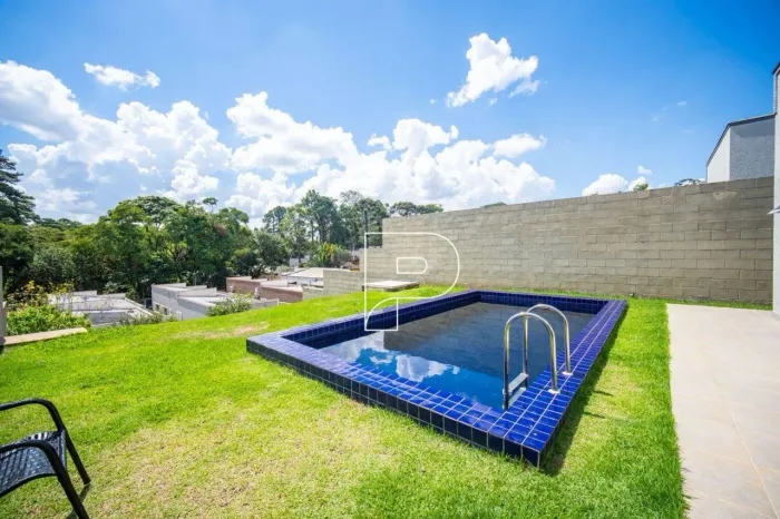 Casa térrea com piscina e 3 dormitórios à venda em condomínio Granja Viana