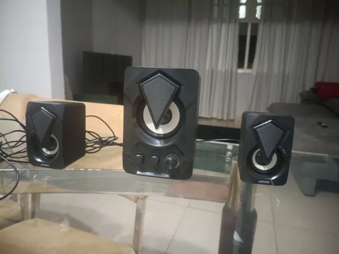 caixinha de som para tv/Pc com led RGB