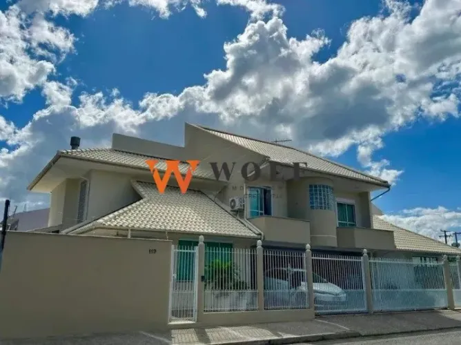 Casa com 3 dormitorios no bairro Pagani, para alugar!