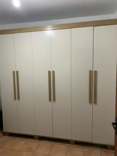 Guarda-roupa Casal 6 Portas 2,30m Off White/Amadeirado - Ótimo Estado
