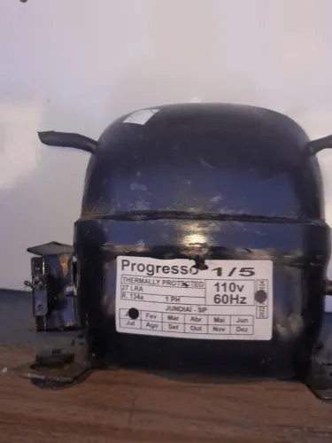 Compressor de Geladeira marca Progresso 1/5 110 volts Usado 