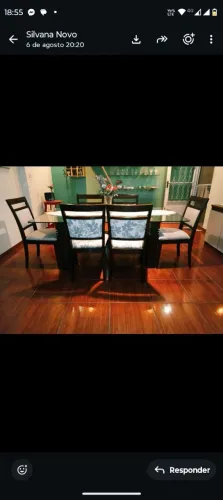 Mesa com 6 cadeiras